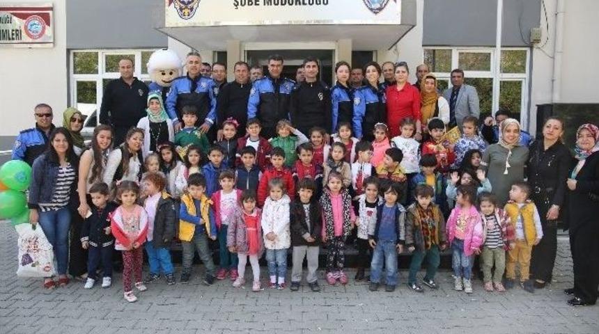 Miniklerden Toplum Destekli Polislere Ziyaret