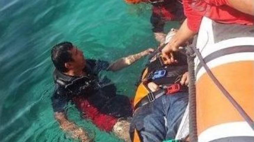 Kayalıklara D&uuml;şen Şahsı Akut Ve Sahil G&uuml;venlik Kurtardı