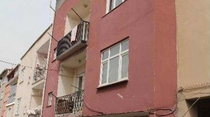 Şizofreni Hastası Gen&ccedil;, Teyzesi Ve Kuzenini Bı&ccedil;akla Rehin Aldı