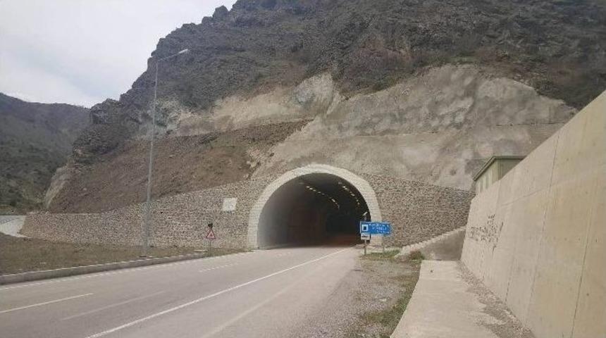 T&uuml;nele Bırakılan Ş&uuml;pheli Paketten Uyuşturucu &Ccedil;ıktı