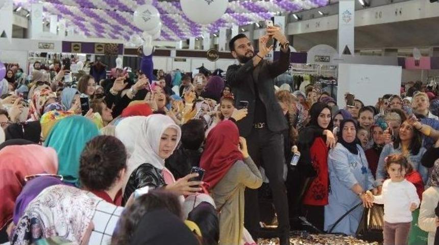 Alişan Sahnede Selfie &Ccedil;ekilmekten Şarkı S&ouml;yleyemedi