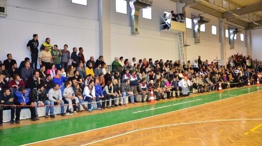 Trib&uuml;nlerden Fo&ccedil;a Temsilcisine Tam Destek