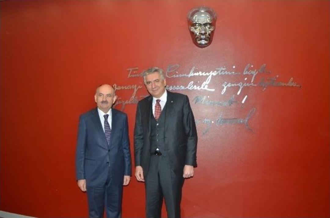 M&uuml;ezzinoğlu: &ldquo;d&ouml;rt Yıl İ&ccedil;inde 95 Bin Yatak Kapasiteli Fiziki Mekanların D&ouml;n&uuml;ş&uuml;m&uuml; Yapılacak&rdquo;