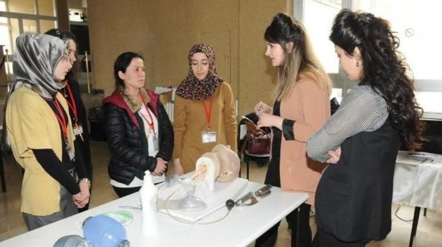 Om&uuml;&rsquo;de &rsquo;uygulamalı Acil Tıp Hemşireciliği Sempozyumu&rsquo;