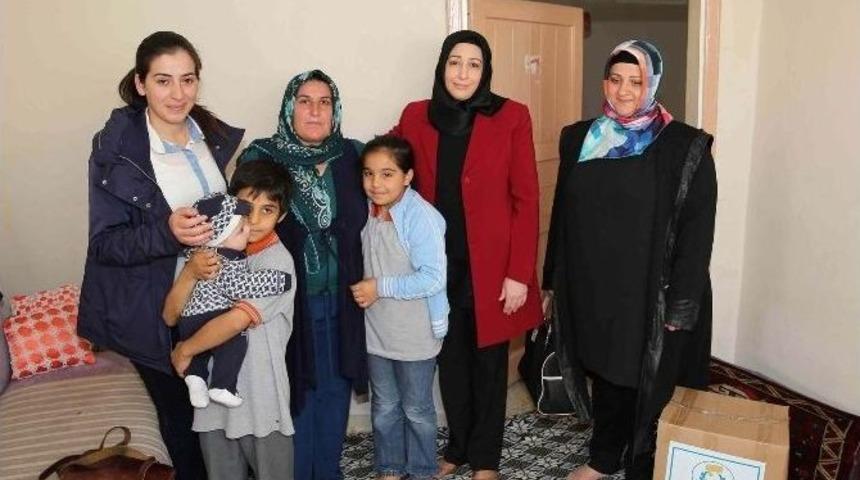 Adile Demirkol, İhtiya&ccedil; Sahibi Ailelerin Yanında Oluyor