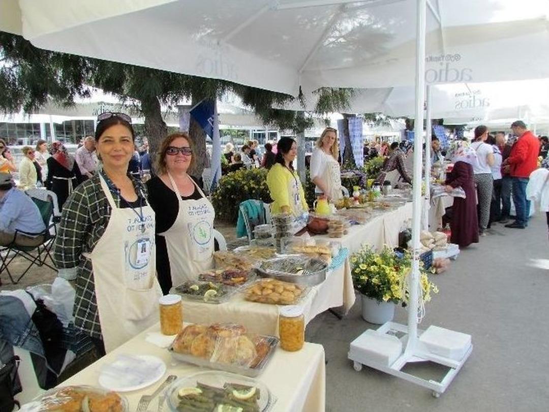 Ala&ccedil;atı, Ot Festivali İle Renklendi