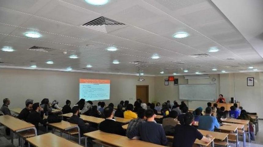 Sa&uuml;&rsquo;de &ldquo;orta&ccedil;ağ Hristiyan Avrupa&rsquo;sında Bayramlar&rdquo; Adlı Konferans D&uuml;zenlendi