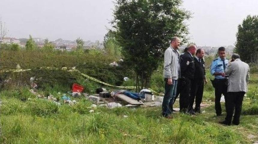 Cesedi Boş Arazide Bulundu