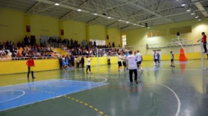 Ceylanpınar&rsquo;da Şehit Polisler Anısına Voleybol Turnuvası