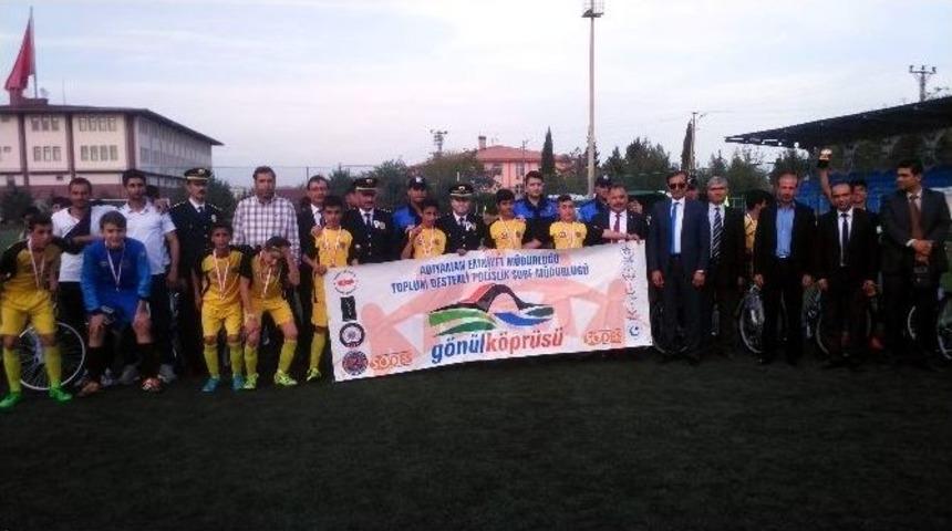 Mahalli Futbol Ligi Kazananları &Ouml;d&uuml;llerine Kavuştu