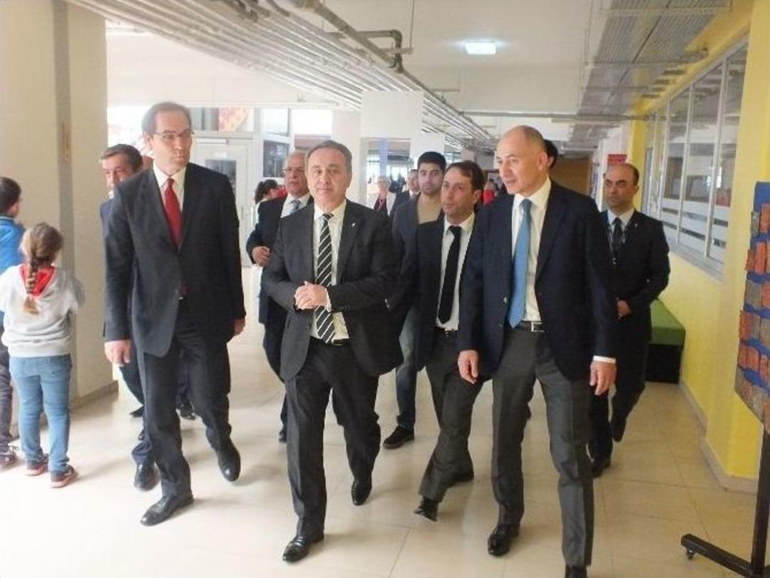 İş Adamı Erman Ilıcak Malatya Ted Kolejinde