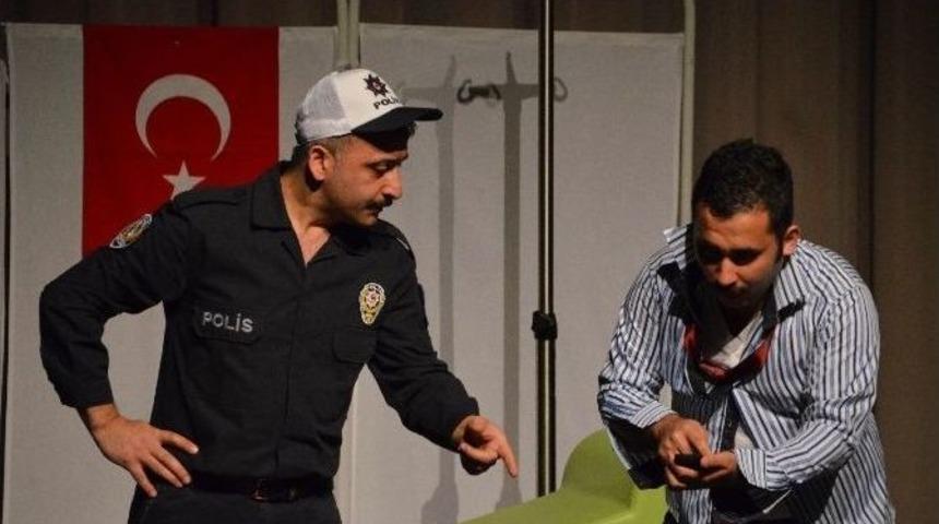 Kansere Tiyatroyla Dikkat &Ccedil;ektiler