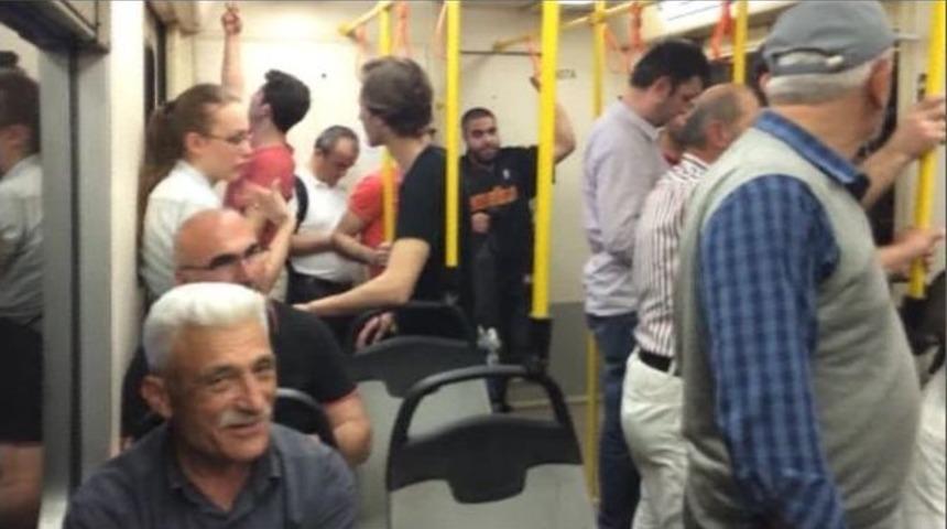 Bursa&rsquo;da Metro Arıza Yaptı, Yolcular Mahsur Kaldı