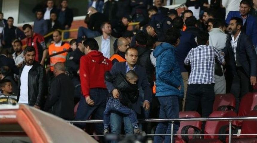 Gaziantepspor Ma&ccedil;ı Sonunda Arbede