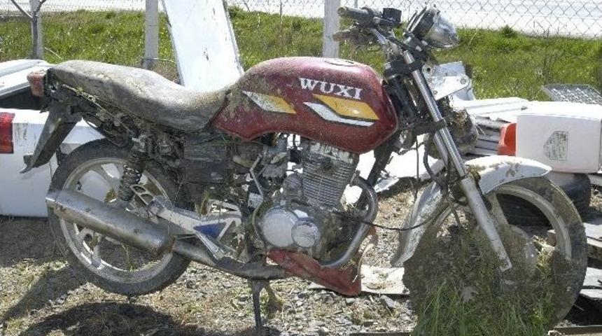 &Ccedil;alıntı Motosiklet Derede Bulundu