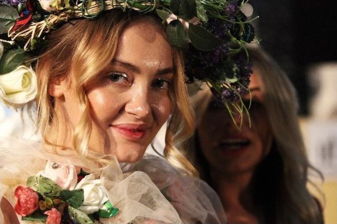 Karnavalda Yarışan Kost&uuml;mler Defileyle Tanıtıldı