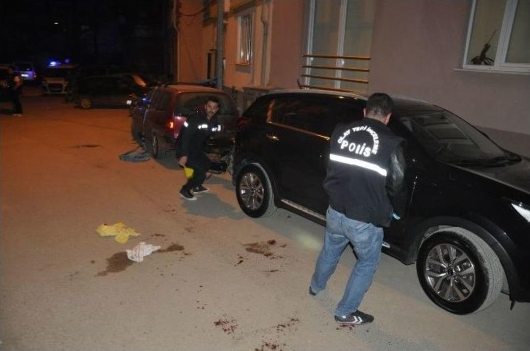 Bı&ccedil;aklayıp Telefonunu Gasp Ettiler