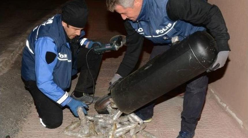 Otomobilin Lpg Tankından 30 Kilo Esrar &Ccedil;ıktı