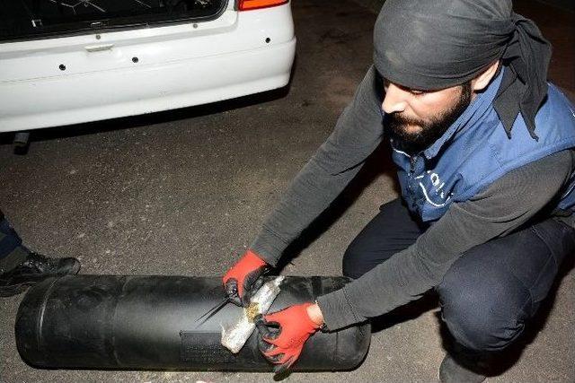 Otomobilin Lpg Tankından 30 Kilo Esrar Çıktı