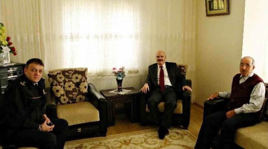 Kaymakam Çakmak, Şehit Ailelerini Yalnız Bırakmadı