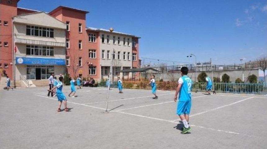 Vanlı &Ouml;ğrenciler &lsquo;engel&rsquo; Tanımadı