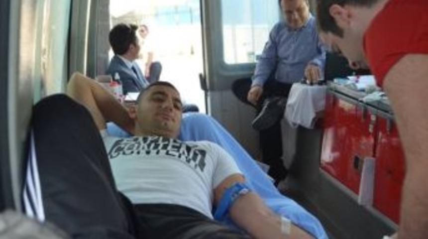 Sağlık&ccedil;ı Adayları Kan Bağışladı