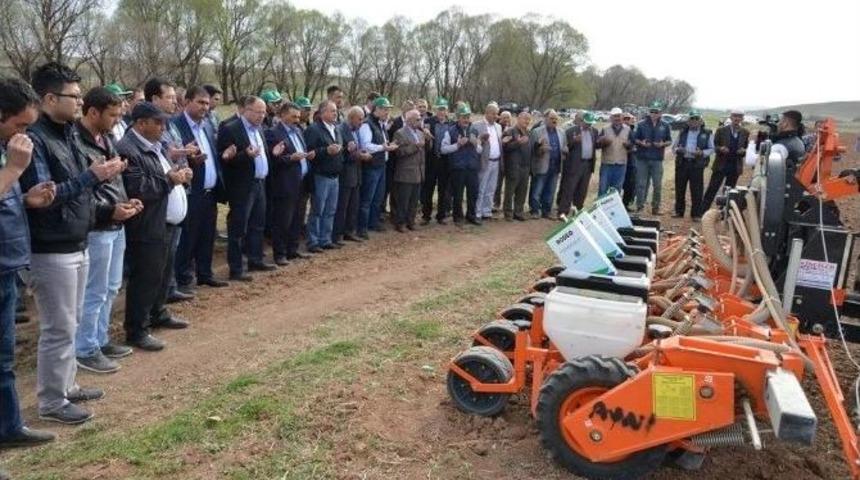 Kayseri Şeker&rsquo;in Toprak Analizleri &Ccedil;ift&ccedil;inin Y&uuml;z&uuml;n&uuml; G&uuml;ld&uuml;rd&uuml;