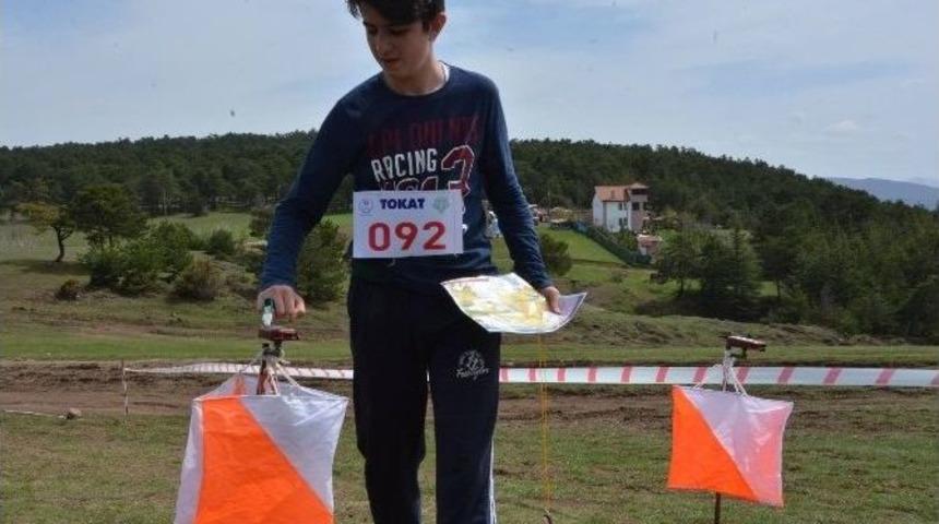 Oryantiring Gen&ccedil;ler Kız/erkek Grup Yarışları Niksar&rsquo;da Koşuldu