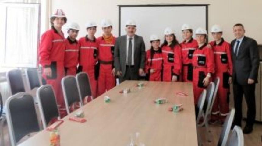 Liseli Gen&ccedil;ler Can Kurtarmaya Hazır