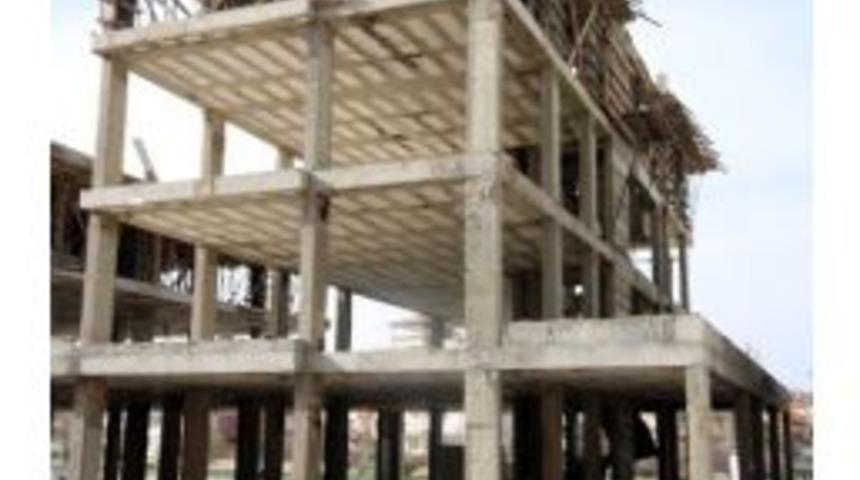 İnşaat Ustası 3. Kattan D&uuml;şerek &Ouml;ld&uuml;