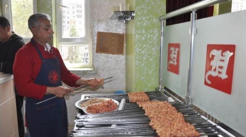 Kızıltepe&rsquo;de Dobelanlı Kebaba Yoğun İlgi