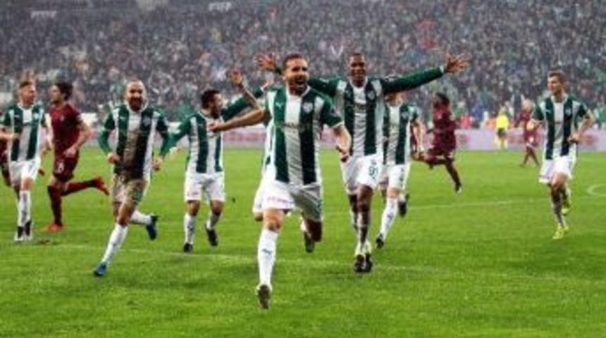 Vodafone Arena&rsquo;da Timsah Y&uuml;r&uuml;y&uuml;ş&uuml;