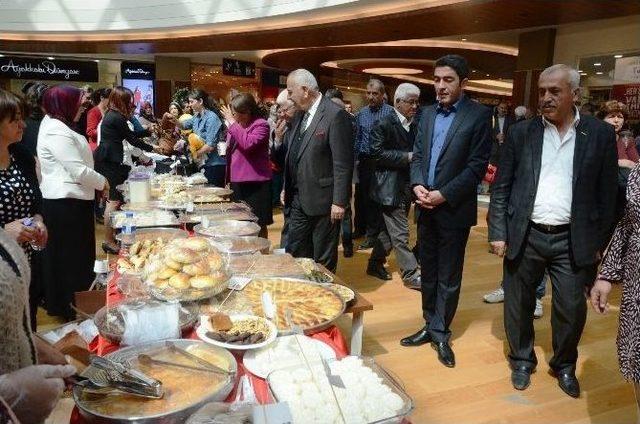 Chp’li Kadınlardan Yoksul Öğrenciler Yararına Kermes