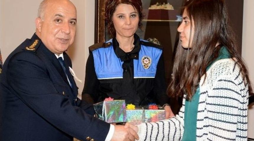 &Ouml;ğrencilerden Polis Ve Askere Cevşenli Moral Mektubu