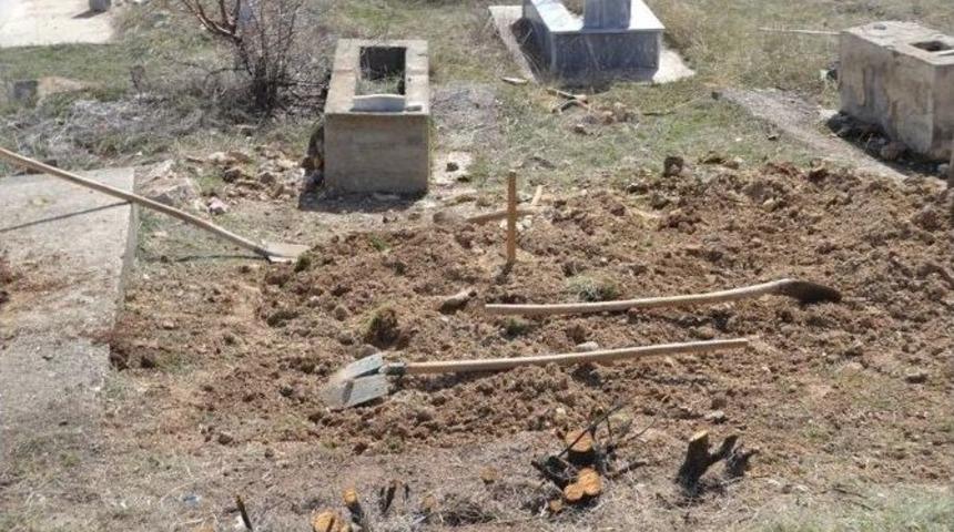 &Ccedil;atışmada &Ouml;ld&uuml;r&uuml;len Dhkp-c Militanın Cesedini İl&ccedil;eye Sokmadılar