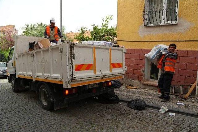 Çöp Evdeki Kokuyu Kuş Bile Dayanamamış