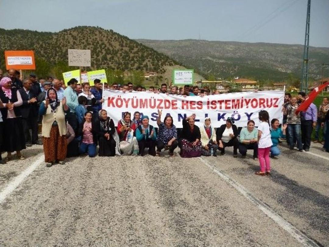 Tokat-amasya Yolunu Kapatıp Hes&rsquo;i Protesto Ettiler