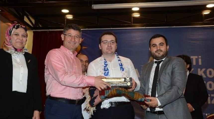 Ak Parti&rsquo;li Gen&ccedil;lerden Coşkulu Danışma Kurulu