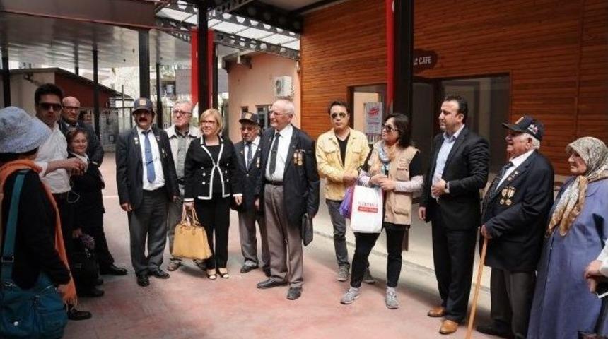 Kore Gazisine Korelilerden Ziyaret