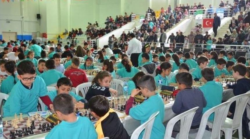 2.yeşilyurt Ulusal Satran&ccedil; Şenliği Başkan Polat&rsquo;ın İlk Hamlesiyle Başladı