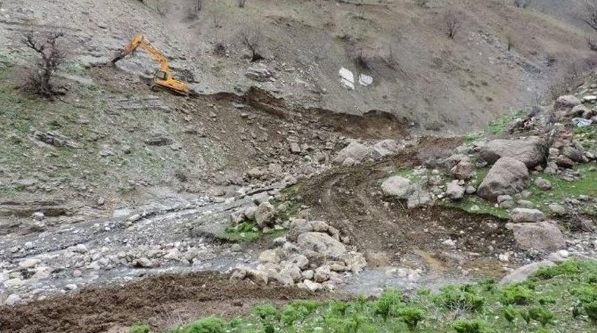Derecik Beldesindeki Doğa Harikası Yayla Yola Kavuşuyor