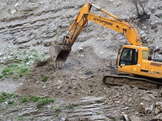 Derecik Beldesindeki Doğa Harikası Yayla Yola Kavuşuyor