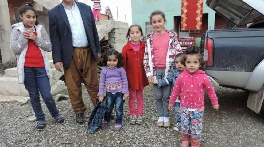 Derecik Belediyesi Y&uuml;ksekova&rsquo;dan Beldeye G&ouml;&ccedil; Eden T&uuml;m Ailelerin Kira Ve Gıda Masraflarını Karşılıyor