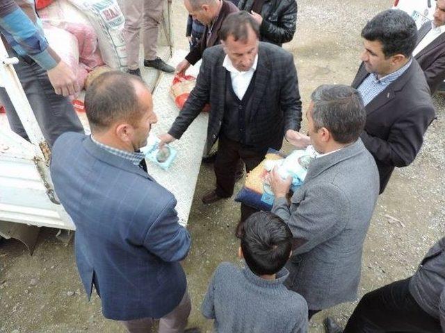 Derecik Belediyesi Yüksekova’dan Beldeye Göç Eden Tüm Ailelerin Kira Ve Gıda Masraflarını Karşılıyor