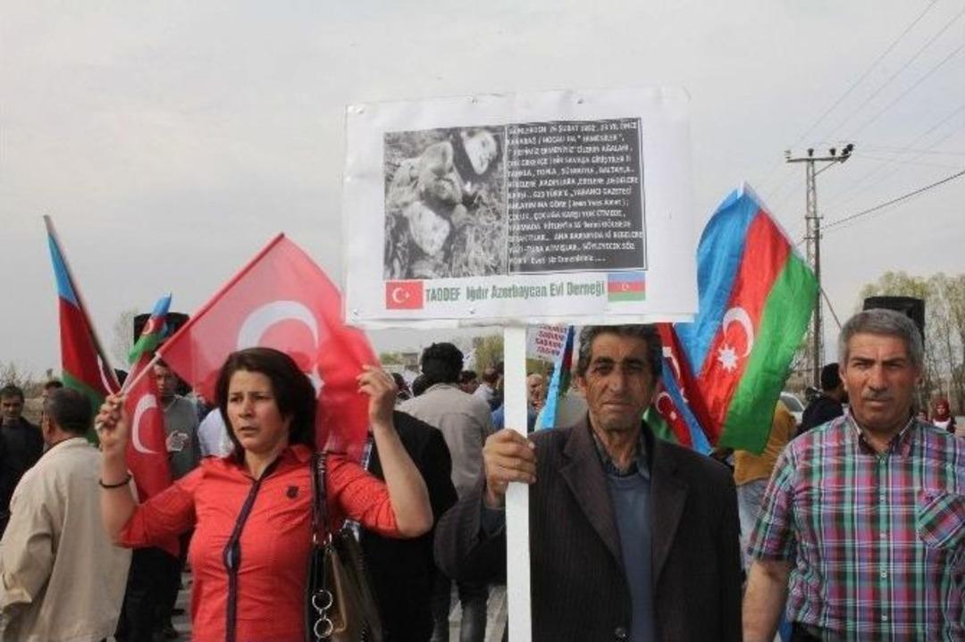 Iğdırlılar Azerbaycan&rsquo;a Destek İ&ccedil;in Ermenistan Sınırına Y&uuml;r&uuml;d&uuml;