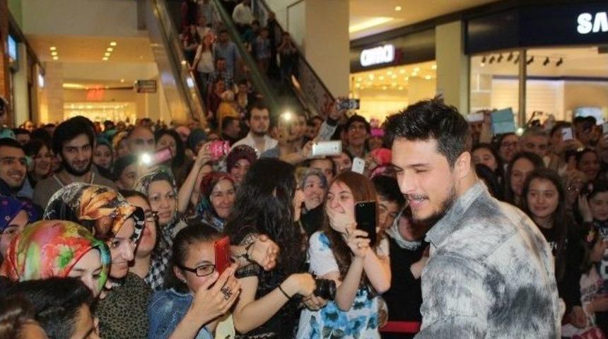 G&ouml;khan Keser, Tokat&rsquo;ta Hayranları İle Buluştu