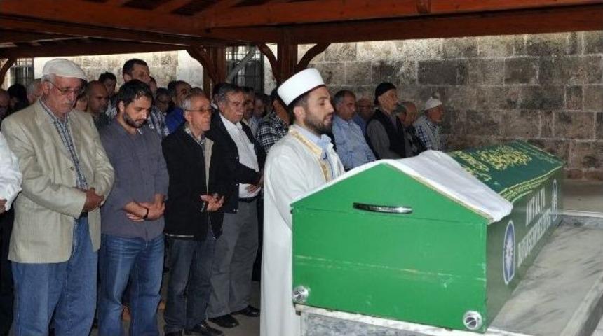 Gen&ccedil; Avukat Son Yolculuğuna Uğurlandı