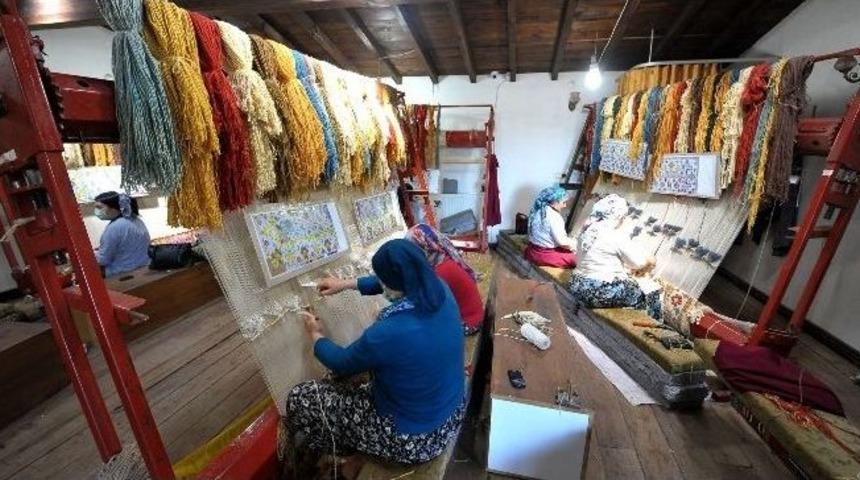 Uşak Halıları İ&ccedil;in Yeniden Kurs A&ccedil;ıldı