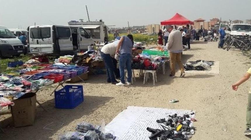 G&uuml;neştepe&rsquo;de Kurulan Hurda Pazarı B&uuml;y&uuml;k İlgi G&ouml;r&uuml;yor