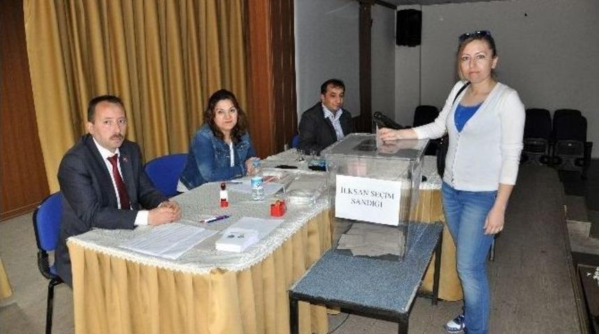 Boz&uuml;y&uuml;k&rsquo;te İlksan İl&ccedil;e Delege Se&ccedil;imi Yapıldı